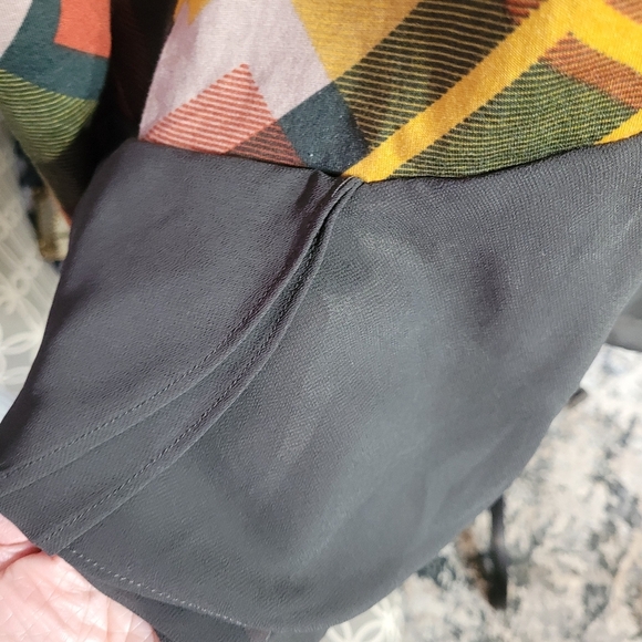 LOGO by Lori Goldstein Flowy Ruffle Top Shirt Blouse Olive Green Size M - Picture 3 of 6